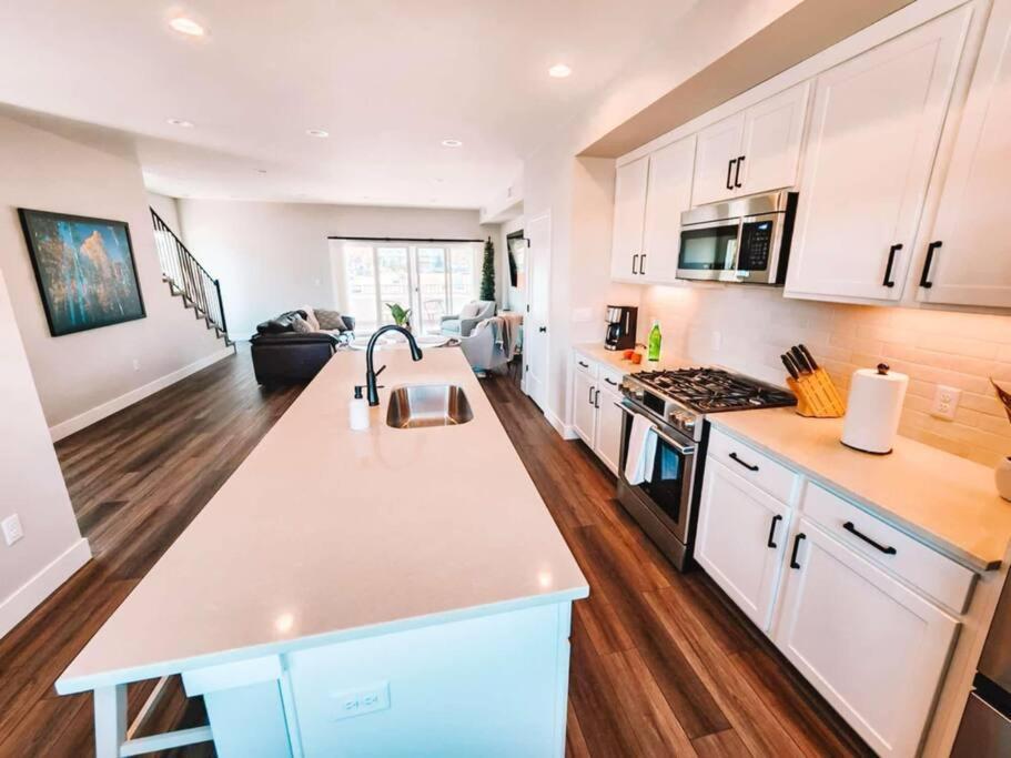 Broadmoor Mtn Retreat Pet Friendly Townhouse Holiday home Colorado Springs