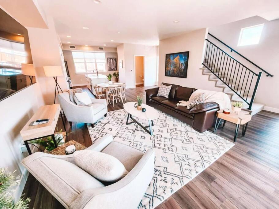 Broadmoor Mtn Retreat Pet Friendly Townhouse Holiday home Colorado Springs