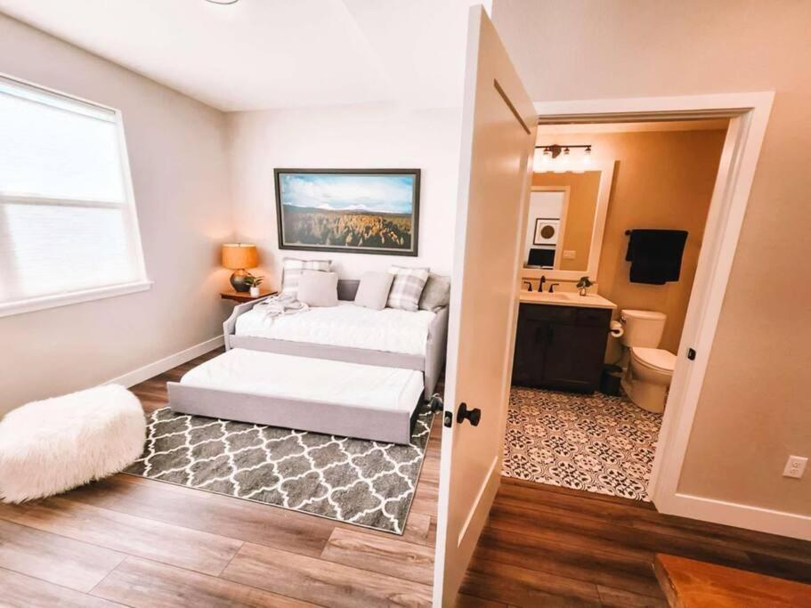 Broadmoor Mtn Retreat Pet Friendly Townhouse Holiday home Colorado Springs